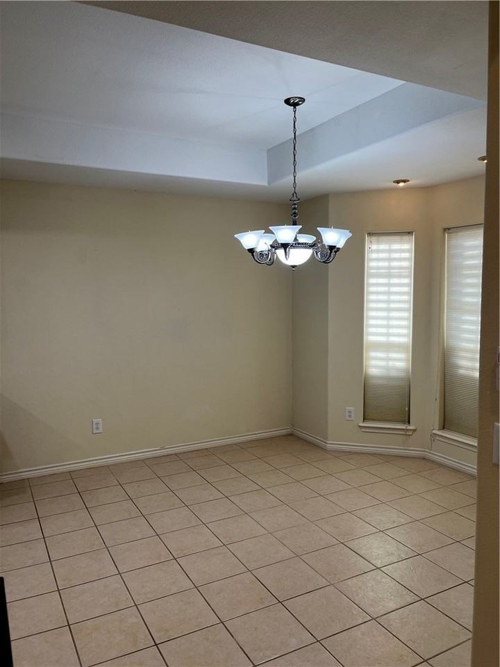 7801 Northwind Dr - Photo 4 of 24