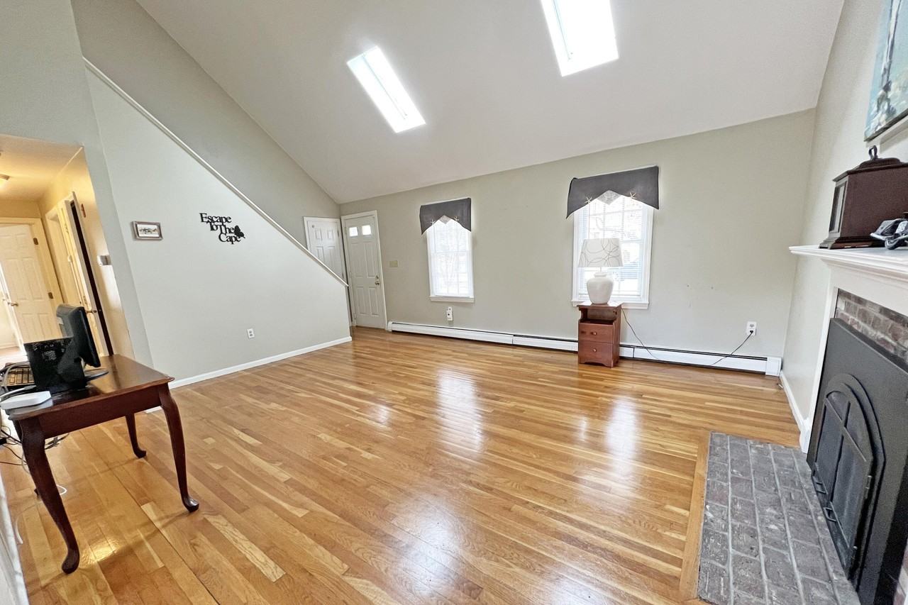 24 Union St - Photo 5 of 33