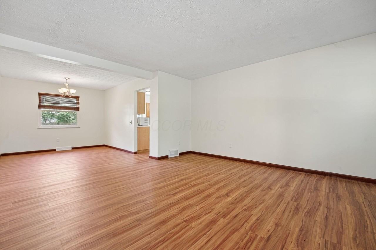 1806 Balsamridge Rd - Photo 2 of 15