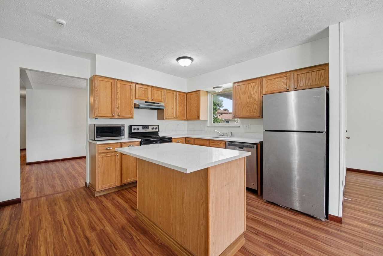 1806 Balsamridge Rd - Photo 4 of 15