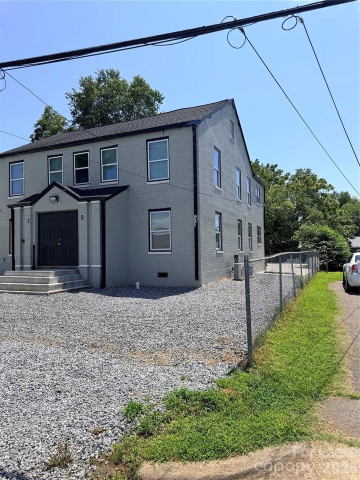 510 F Ave Se - Photo 3 of 9