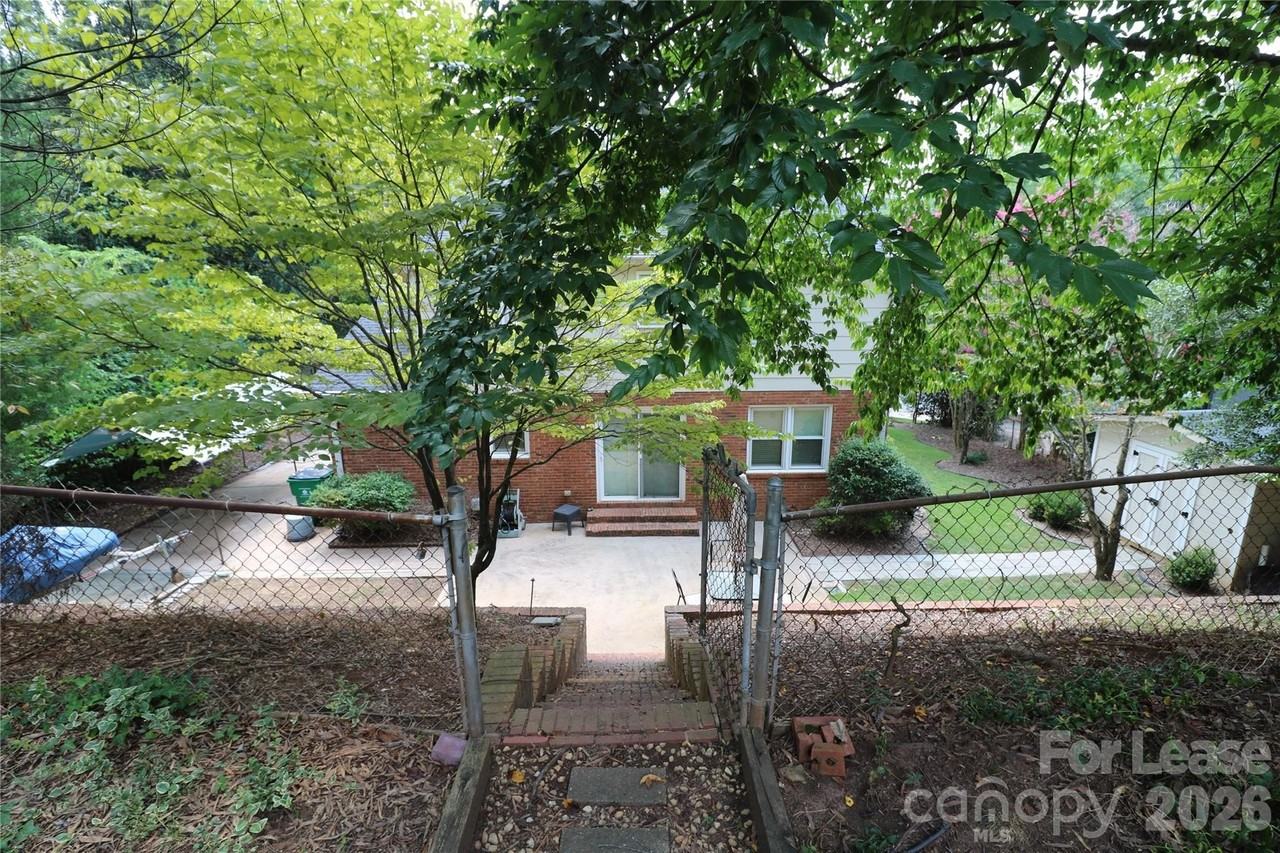 5410 Londonderry Rd - Photo 6 of 46