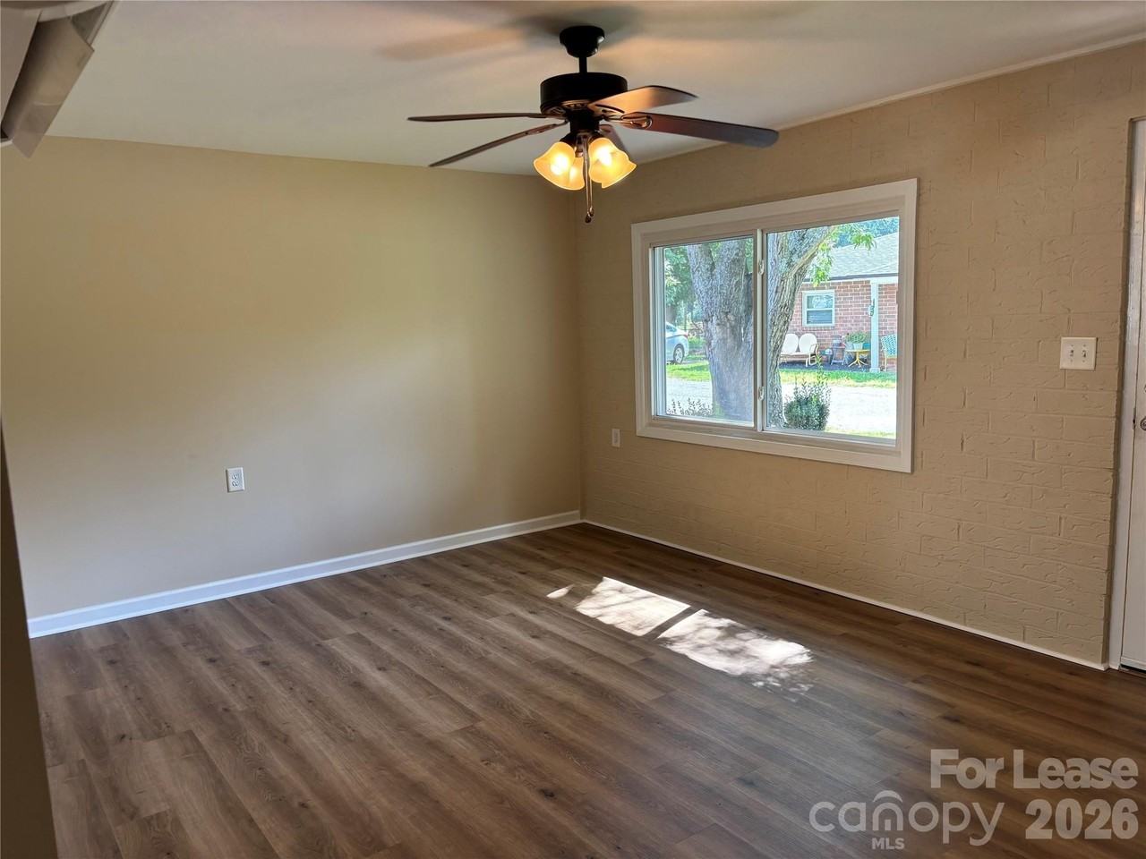 204 Westview Dr #B - Photo 2 of 8