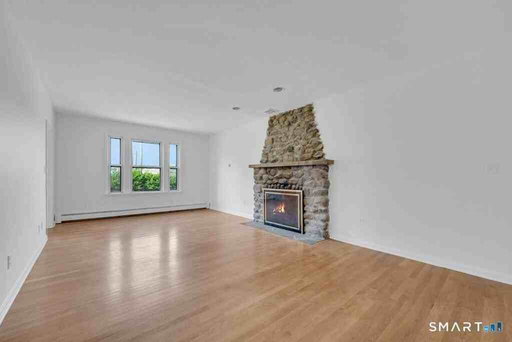 2743 Post Rd - Photo 5 of 27