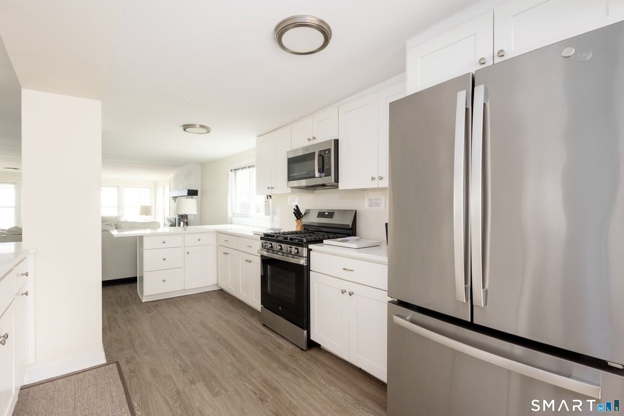 989 Fairfield Beach Rd - Photo 7 of 20