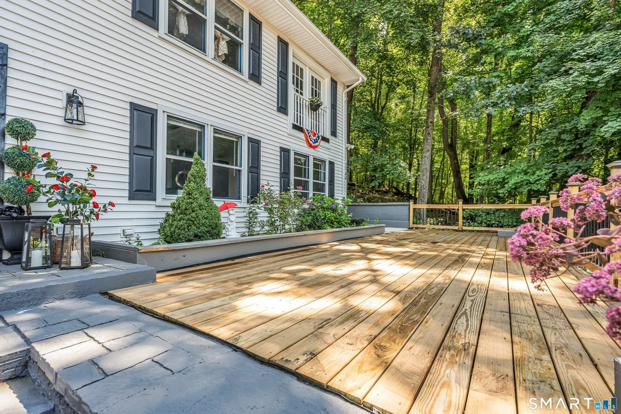 112 Woodbine St #1stFL - Photo 3 of 39