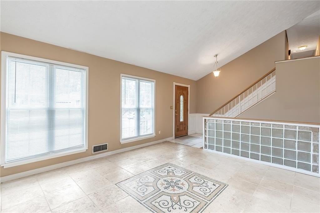 131 Arrowood Ln - Photo 3 of 37