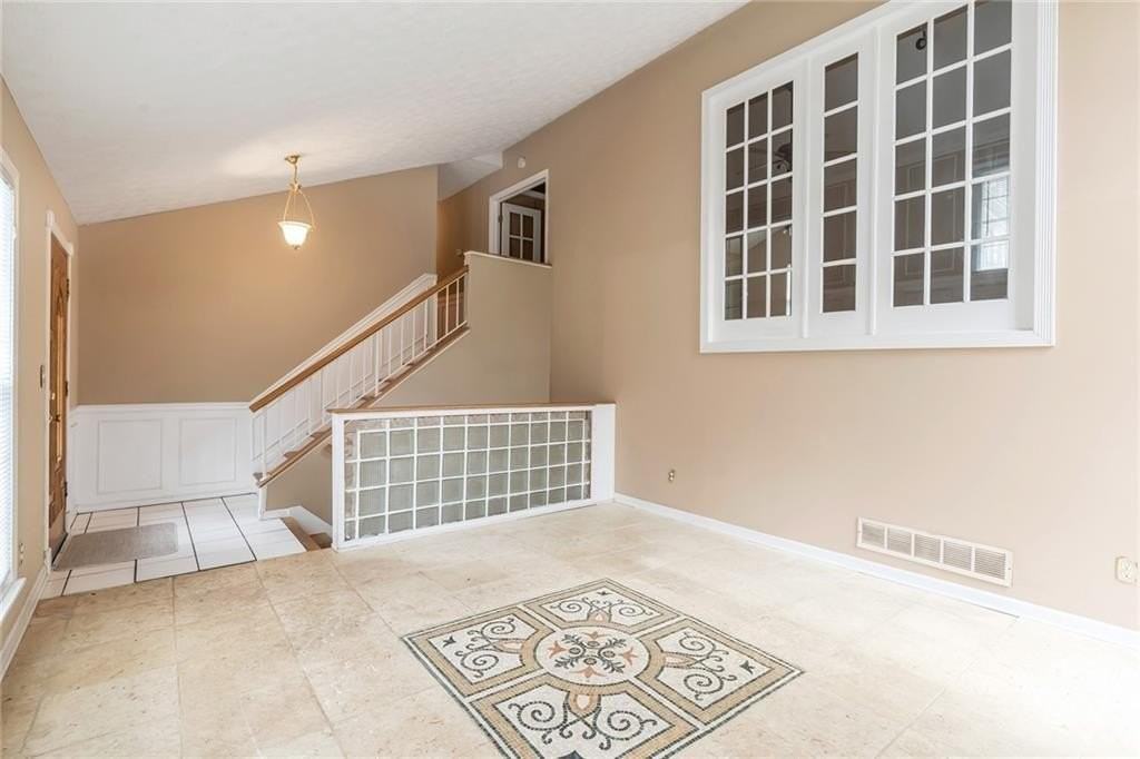 131 Arrowood Ln - Photo 4 of 37