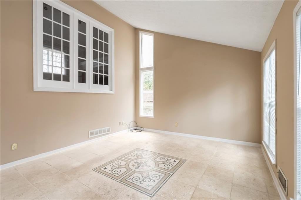 131 Arrowood Ln - Photo 5 of 37