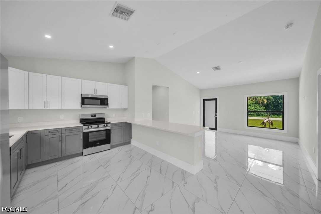 633 Windermere Dr - Photo 4 of 23