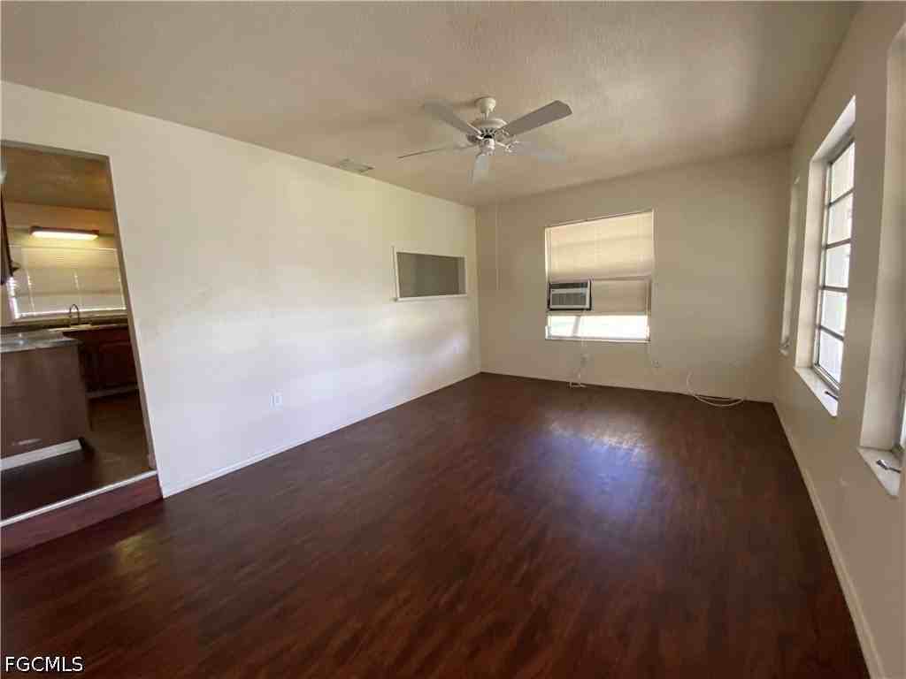 7906 Suncoast Dr - Photo 2 of 28