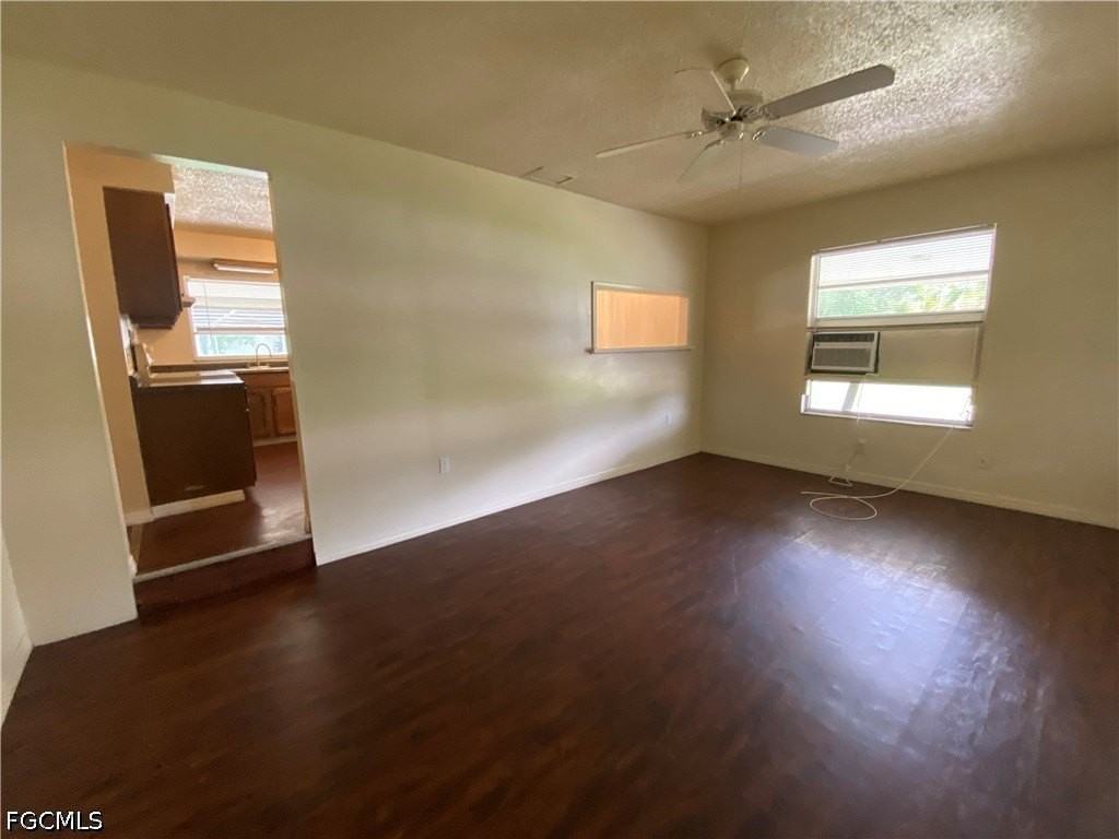 7906 Suncoast Dr - Photo 3 of 28