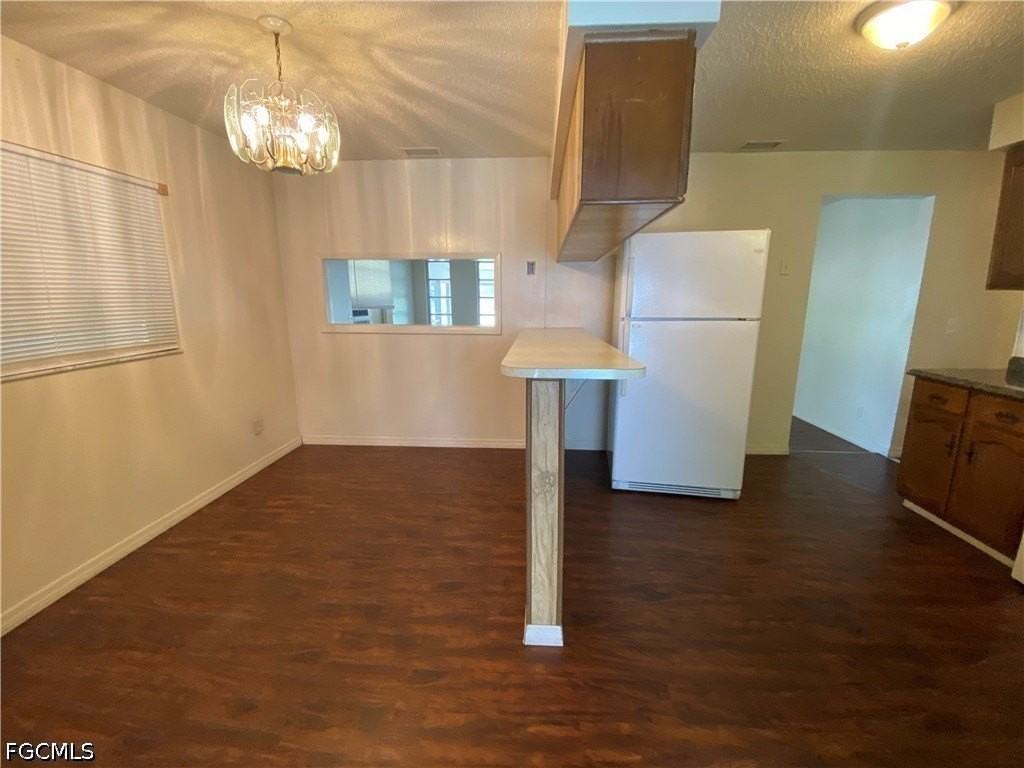 7906 Suncoast Dr - Photo 4 of 28