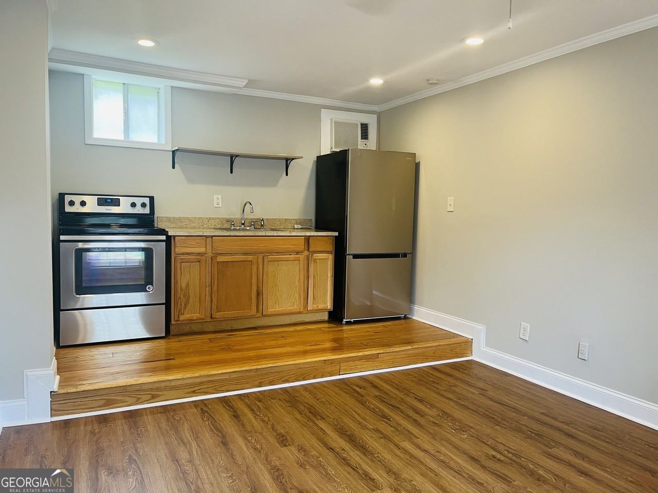 128 S Main Ave #09 - Photo 3 of 18