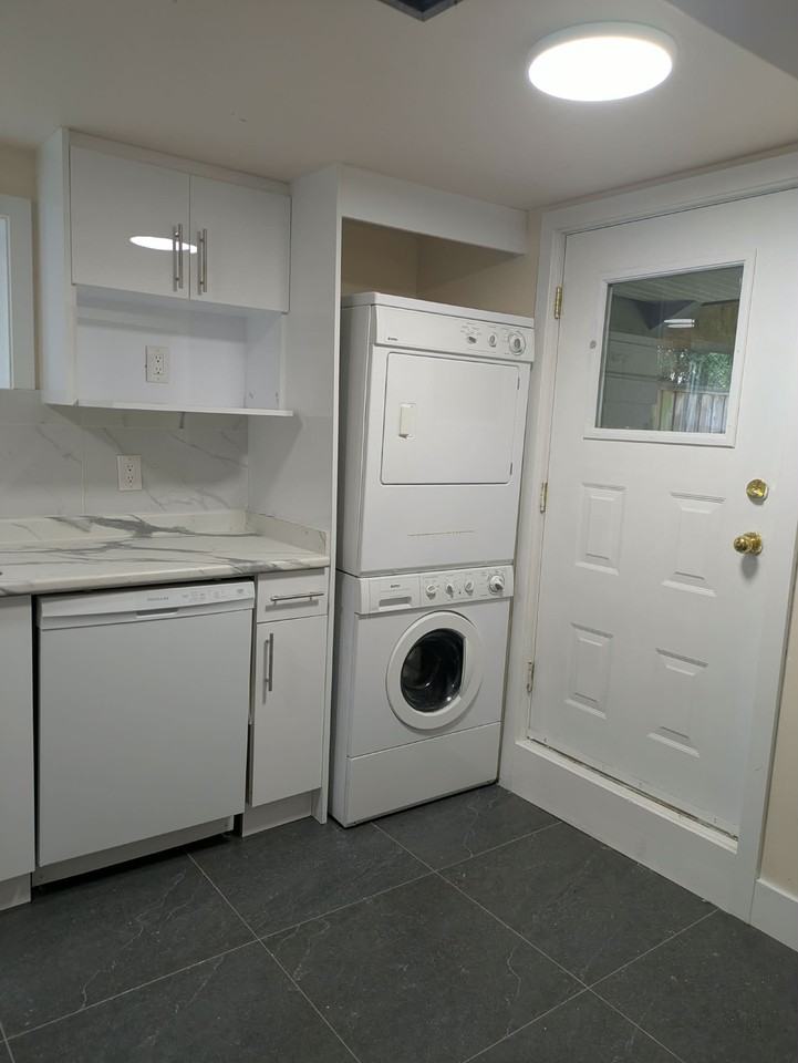 1216 Edinburgh Street - Photo 2 of 13