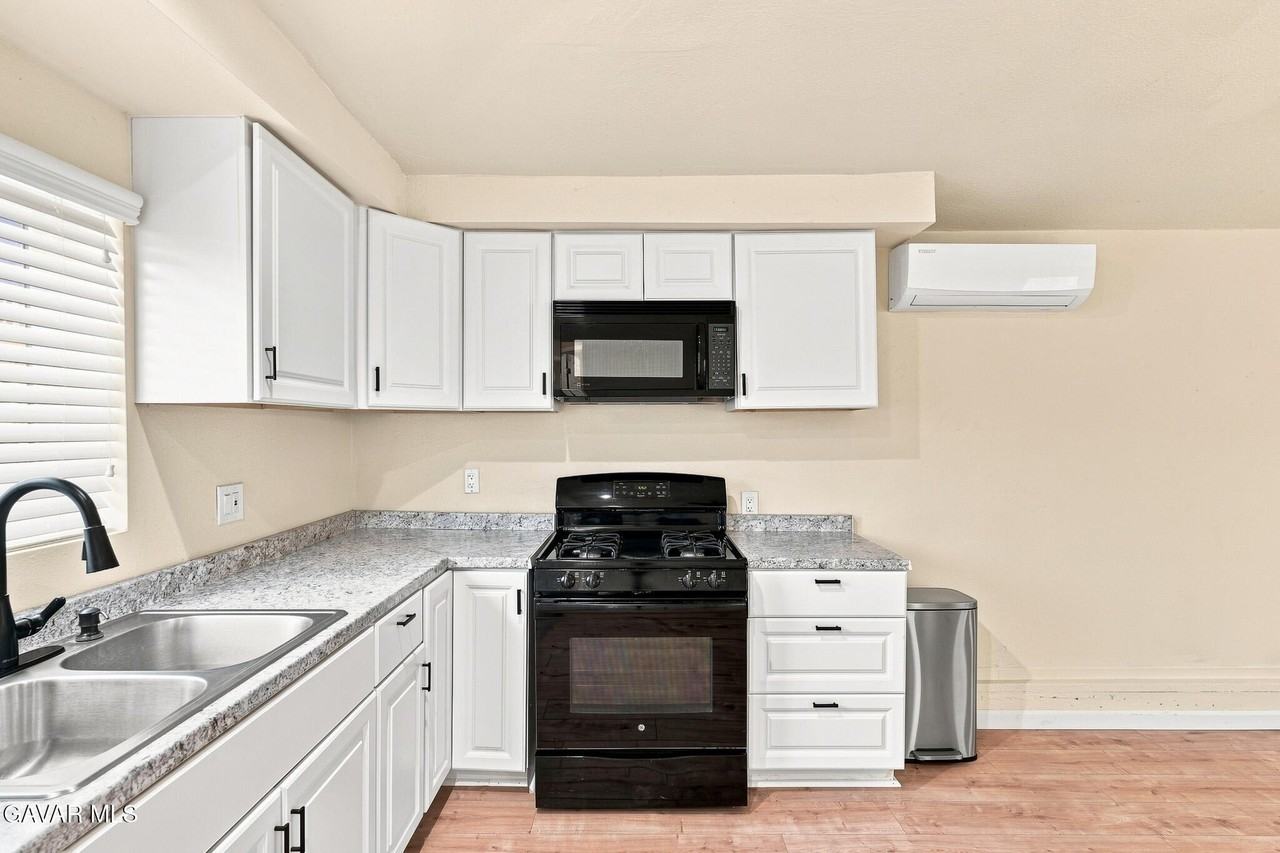 2048 W 112th St - Photo 5 of 14