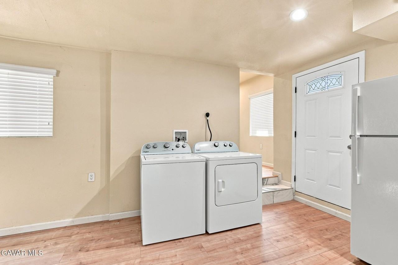 2048 W 112th St - Photo 6 of 14
