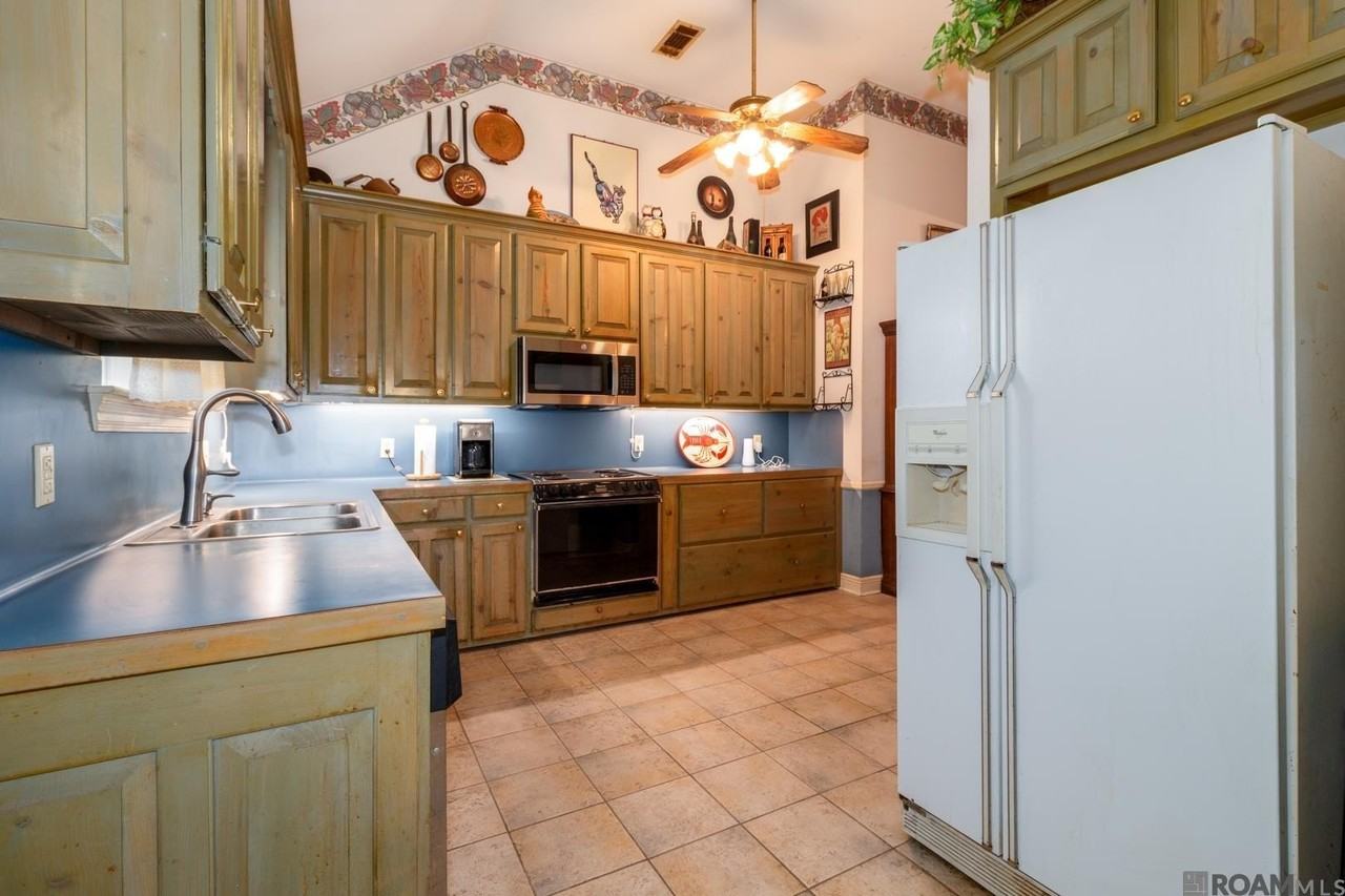 11918 Spring Meadow Dr - Photo 5 of 24