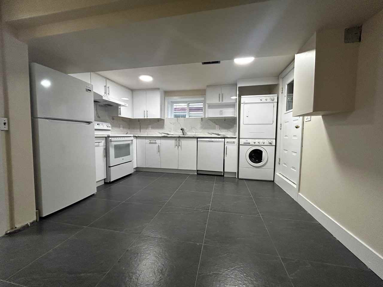 1216 Edinburgh Street - Photo 3 of 13