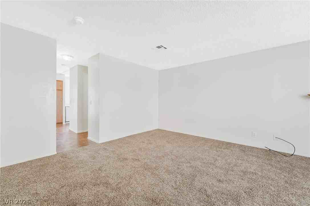 566 Kristin Ln - Photo 3 of 23
