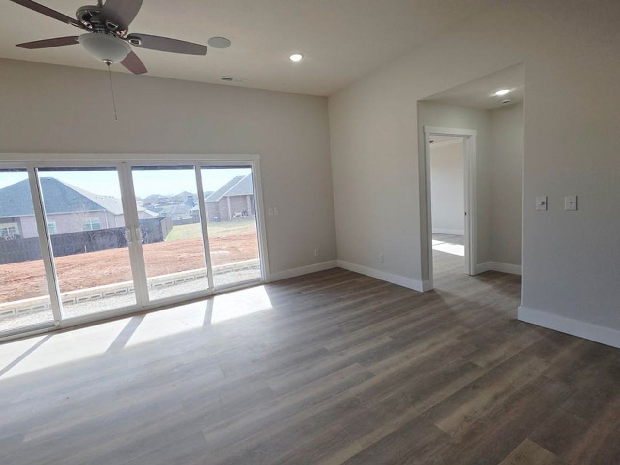 838 E Crystal Ave - Photo 2 of 11