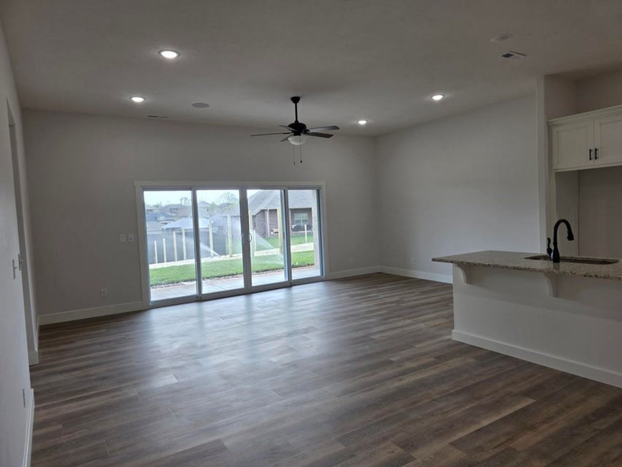 838 E Crystal Ave - Photo 4 of 11