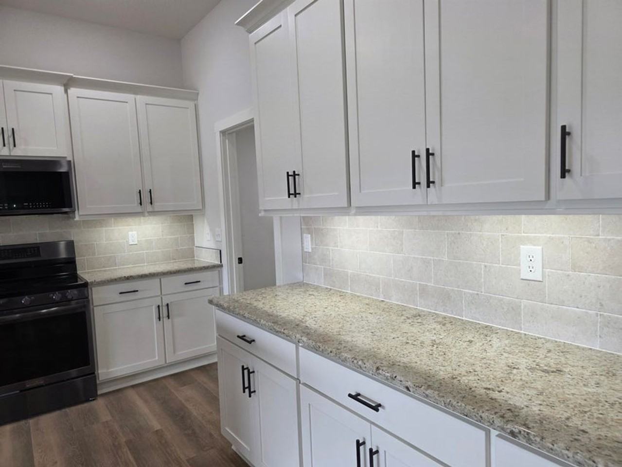 838 E Crystal Ave - Photo 5 of 11