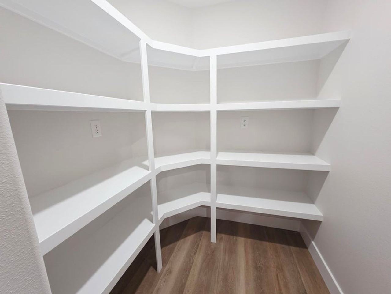 838 E Crystal Ave - Photo 6 of 11
