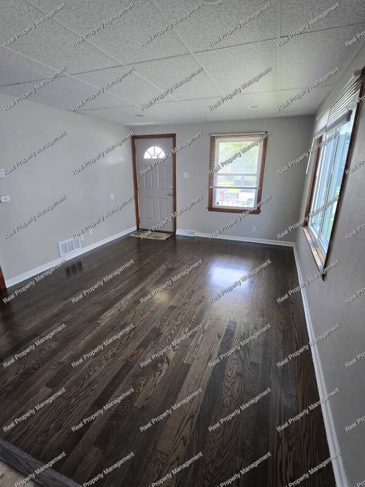 2715 162nd Pl - Photo 2 of 8