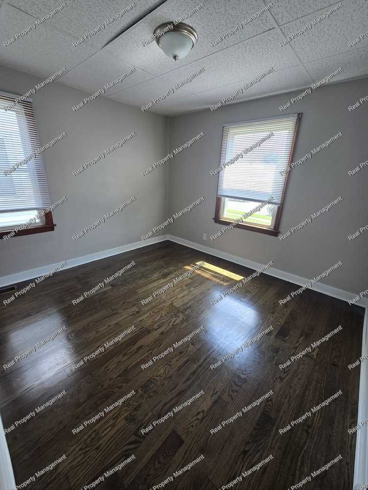 2715 162nd Pl - Photo 5 of 8