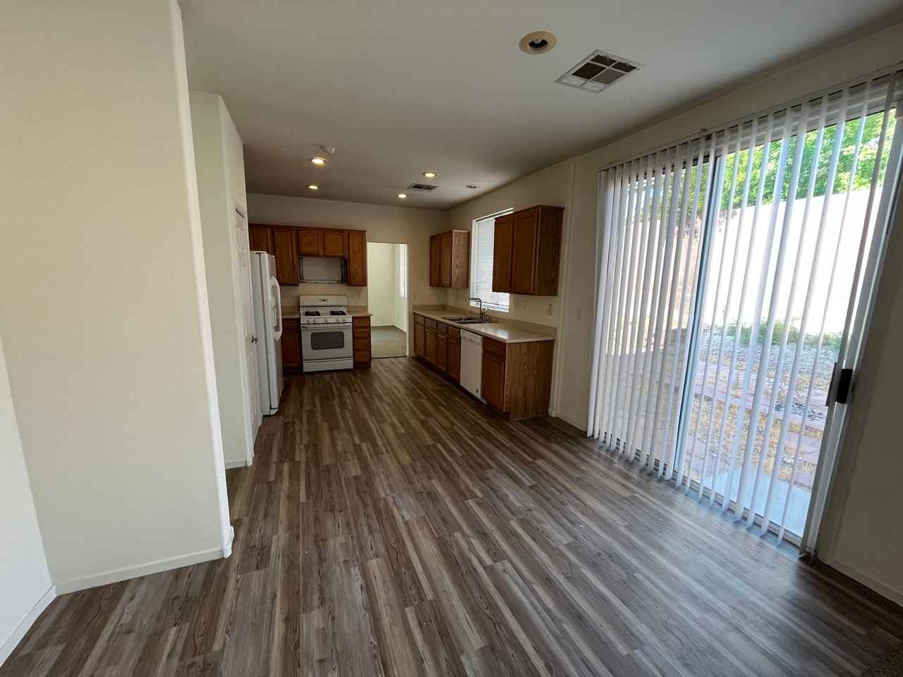 5519 Amy Lynn St - Photo 5 of 24