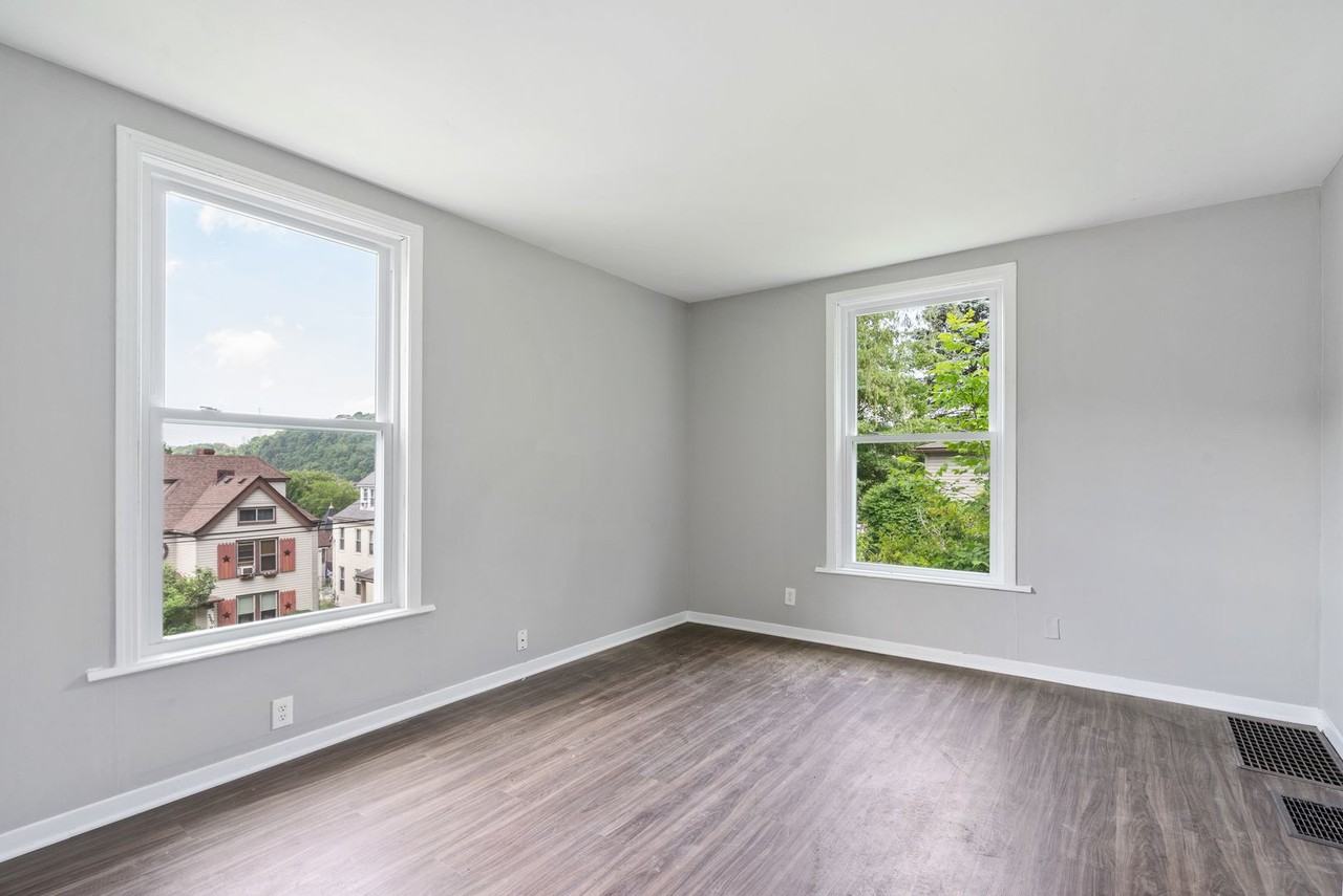 325 Welsh Ave - Photo 4 of 19