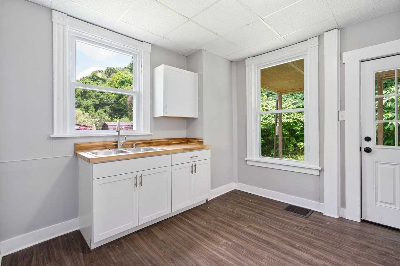 325 Welsh Ave - Photo 7 of 19
