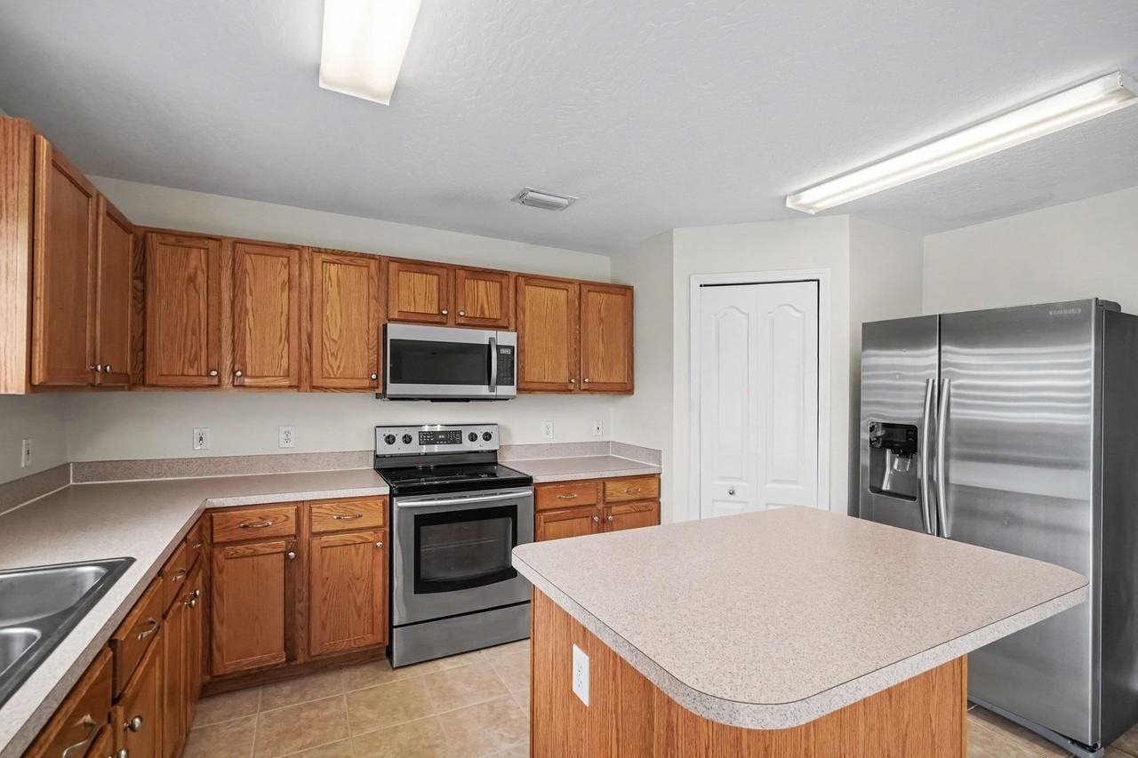 5353 Outlook Dr - Photo 3 of 18
