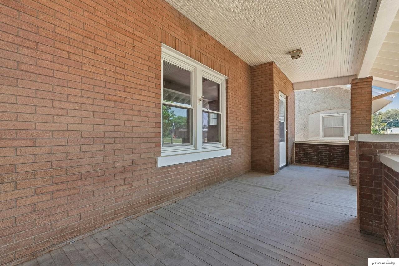 535 Avenue A - Photo 4 of 45