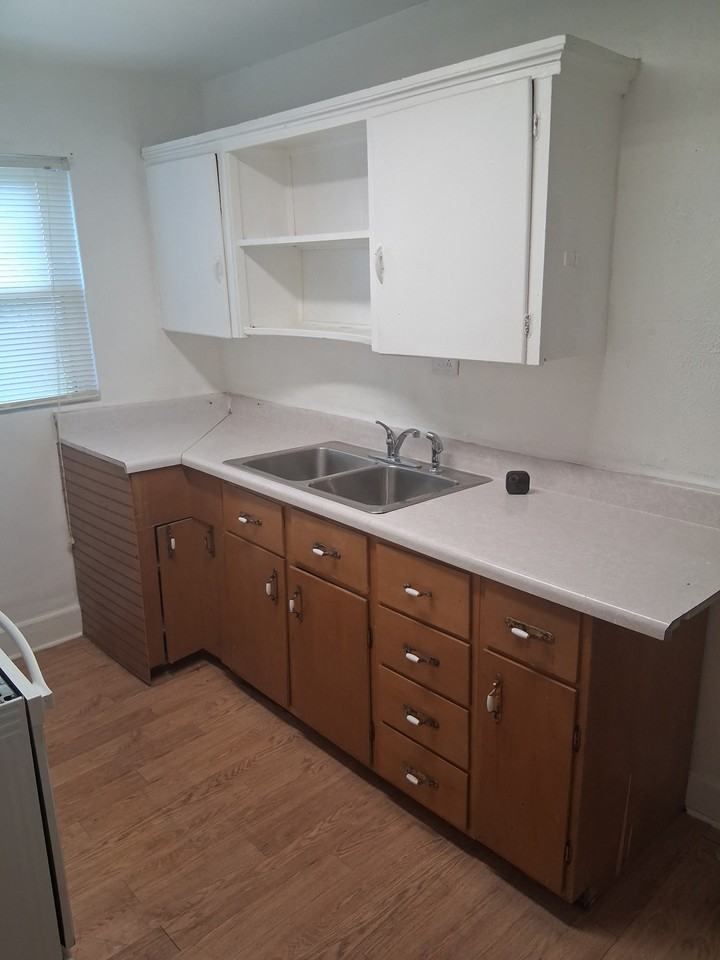 209 13th St #1 - Photo 2 of 10