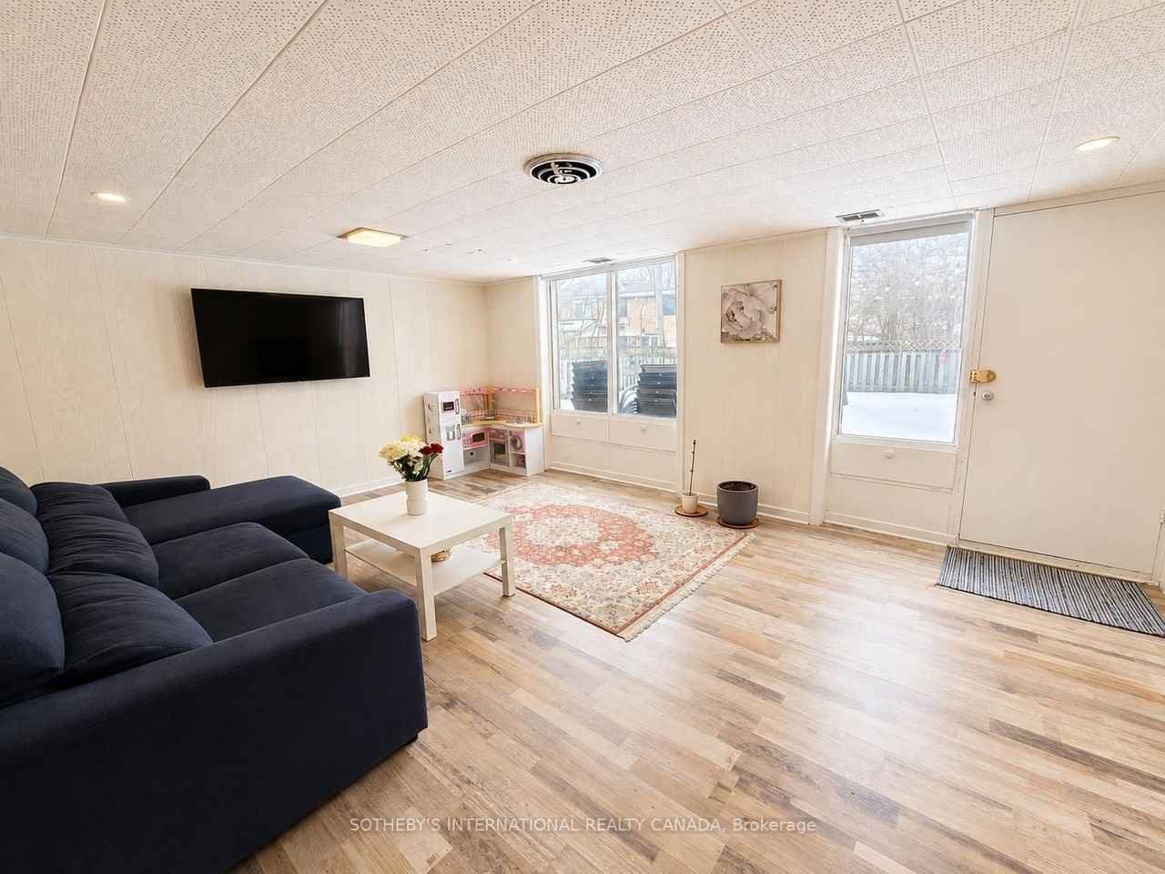 10 Ternhill Crescent - Photo 5 of 13
