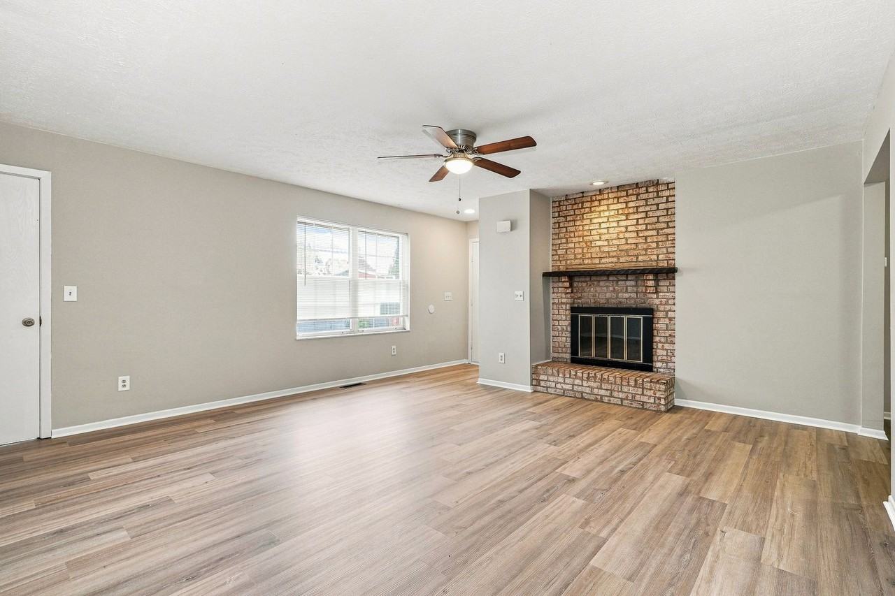 3301 Kristin Ct - Photo 3 of 10