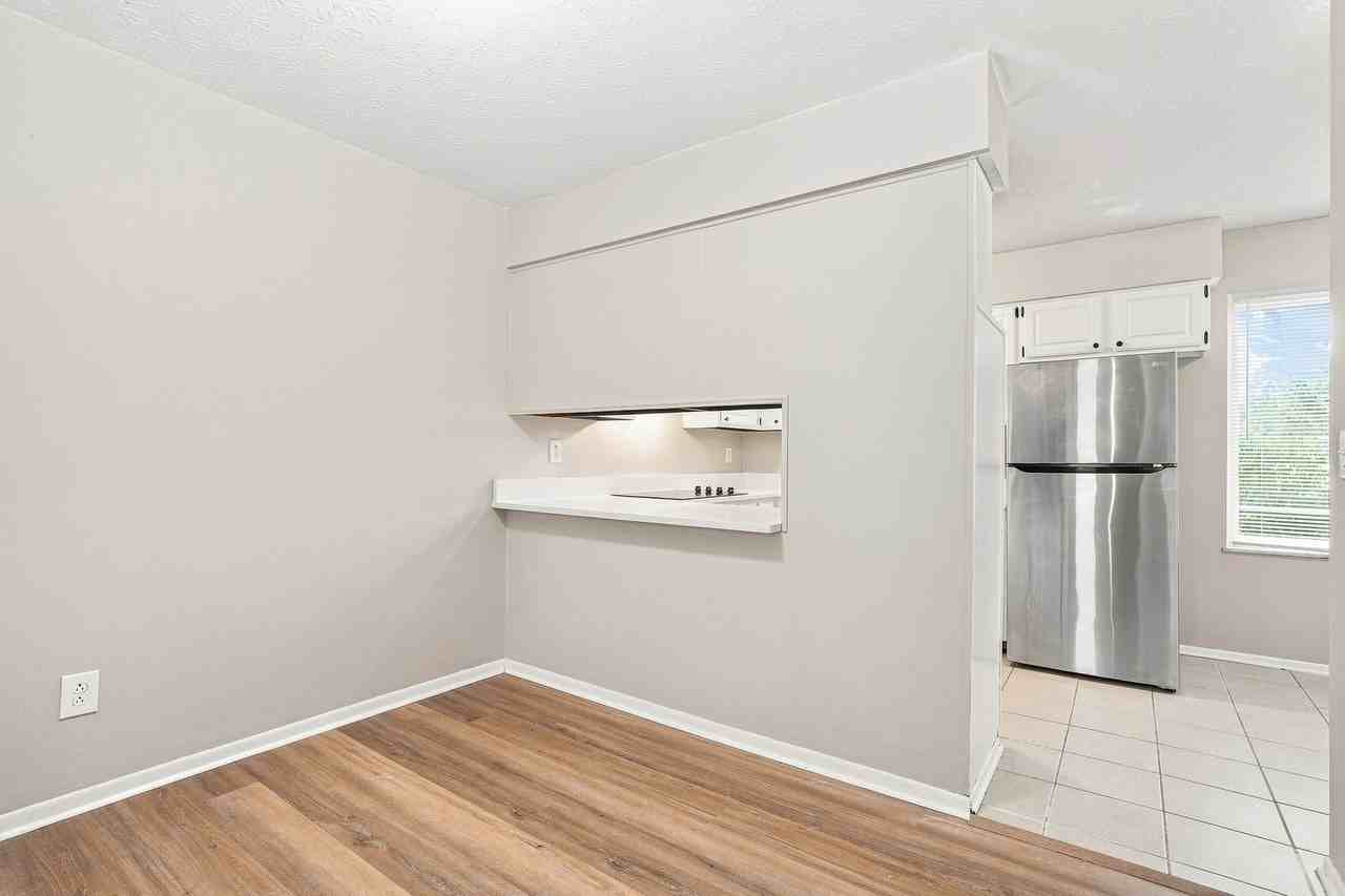 3301 Kristin Ct - Photo 4 of 10