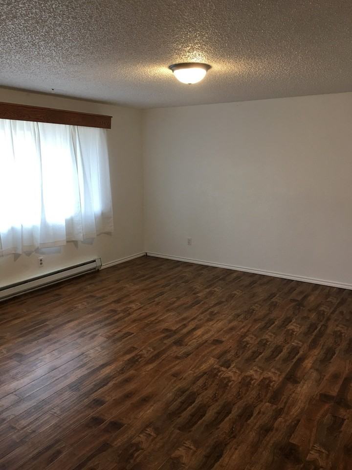 304 Hawthorne St - Photo 2 of 8