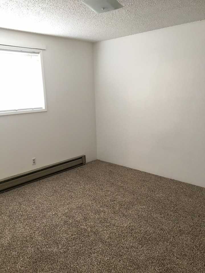 304 Hawthorne St - Photo 4 of 8