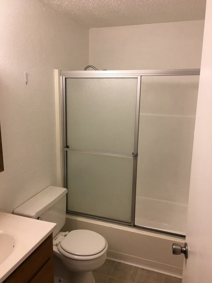 304 Hawthorne St - Photo 5 of 8