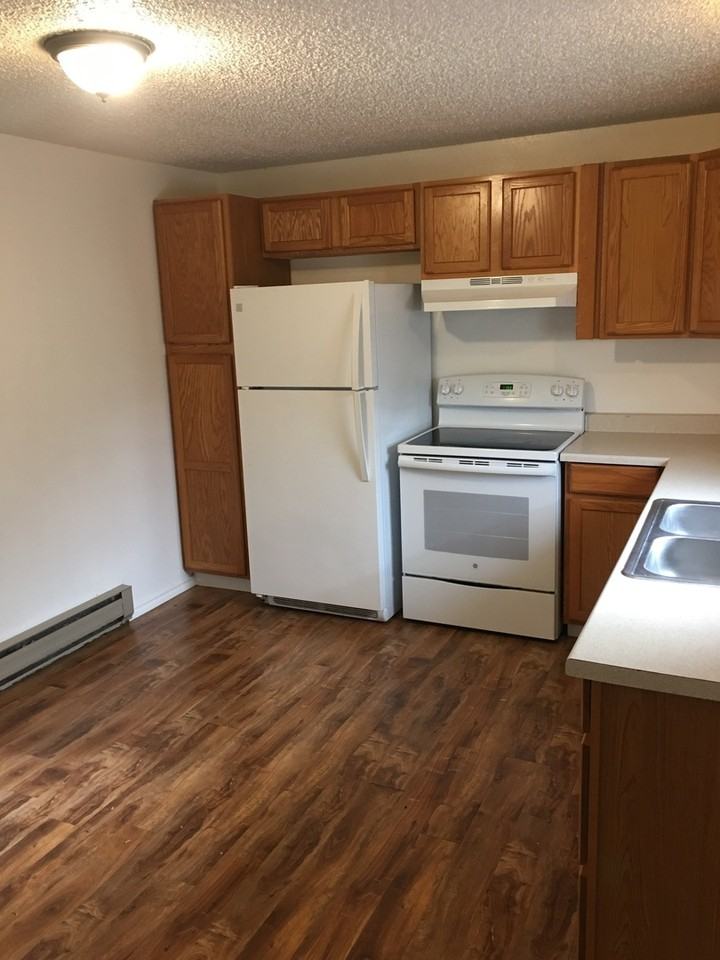 304 Hawthorne St - Photo 6 of 8