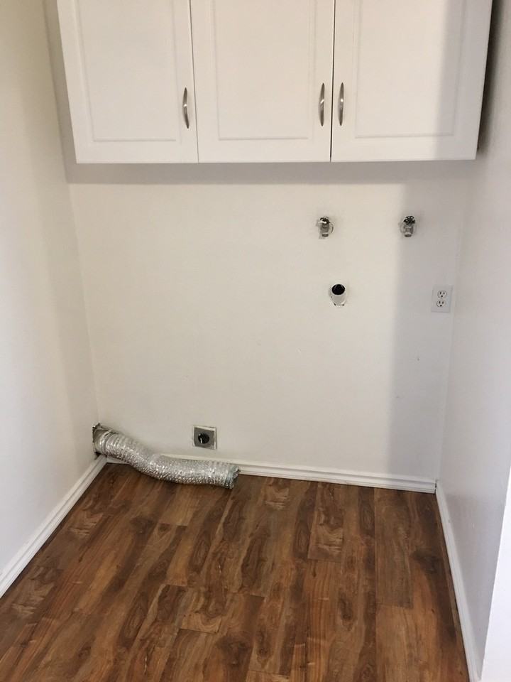 304 Hawthorne St - Photo 7 of 8