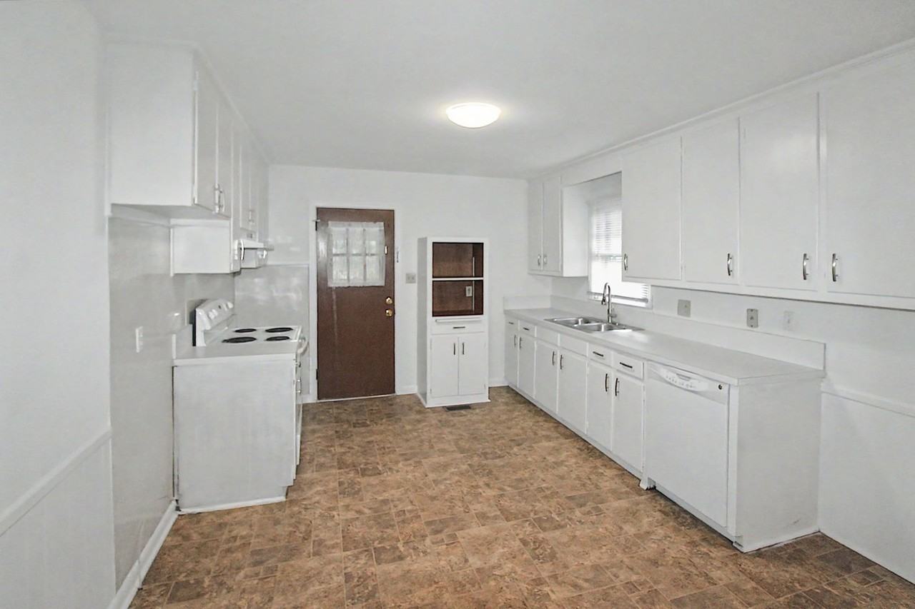 1920 John Moore Rd - Photo 5 of 22
