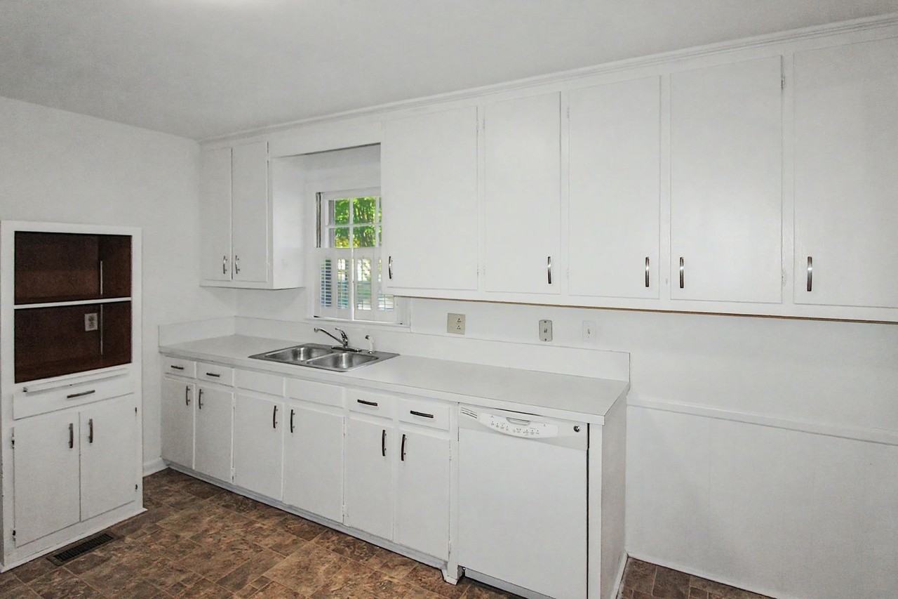 1920 John Moore Rd - Photo 6 of 22