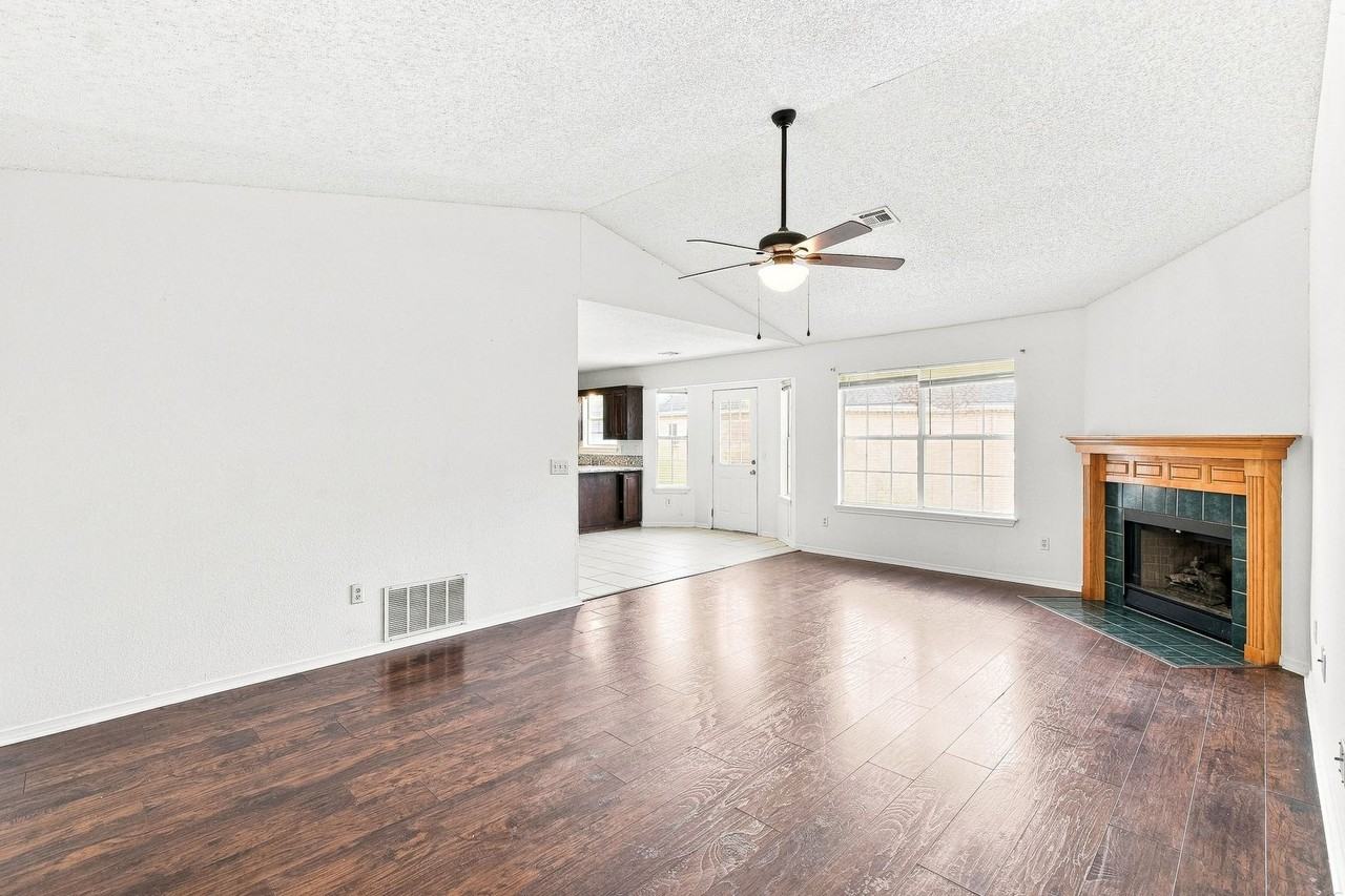 4278 W Patrick St - Photo 5 of 31