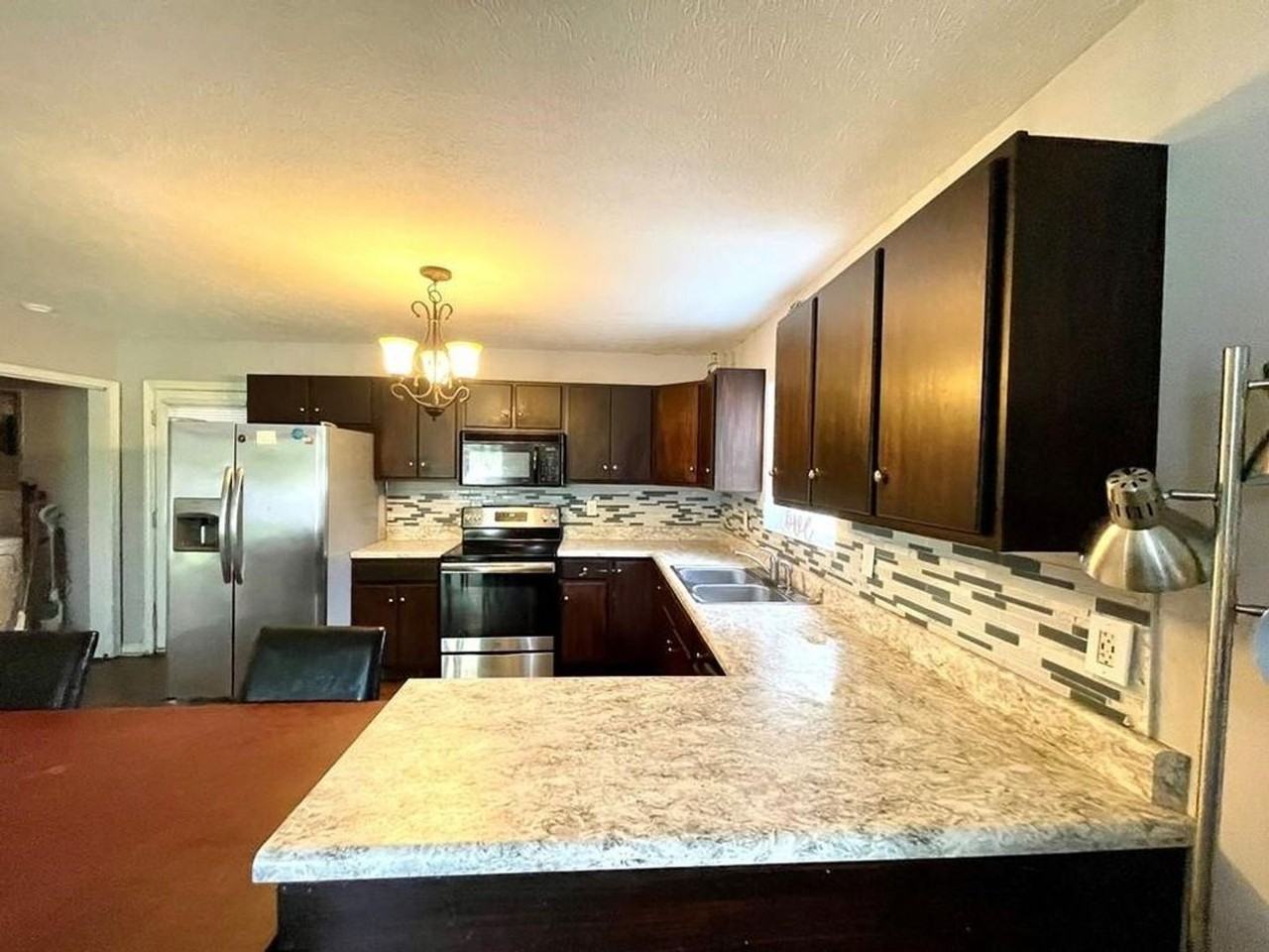 304 Fairview Ave - Photo 2 of 8