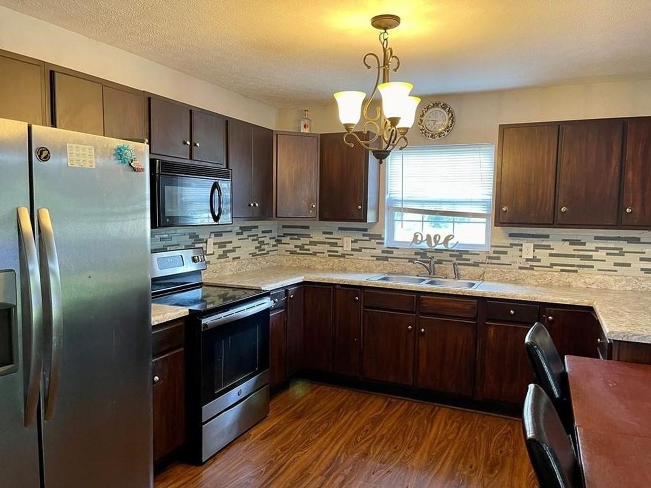304 Fairview Ave - Photo 3 of 8