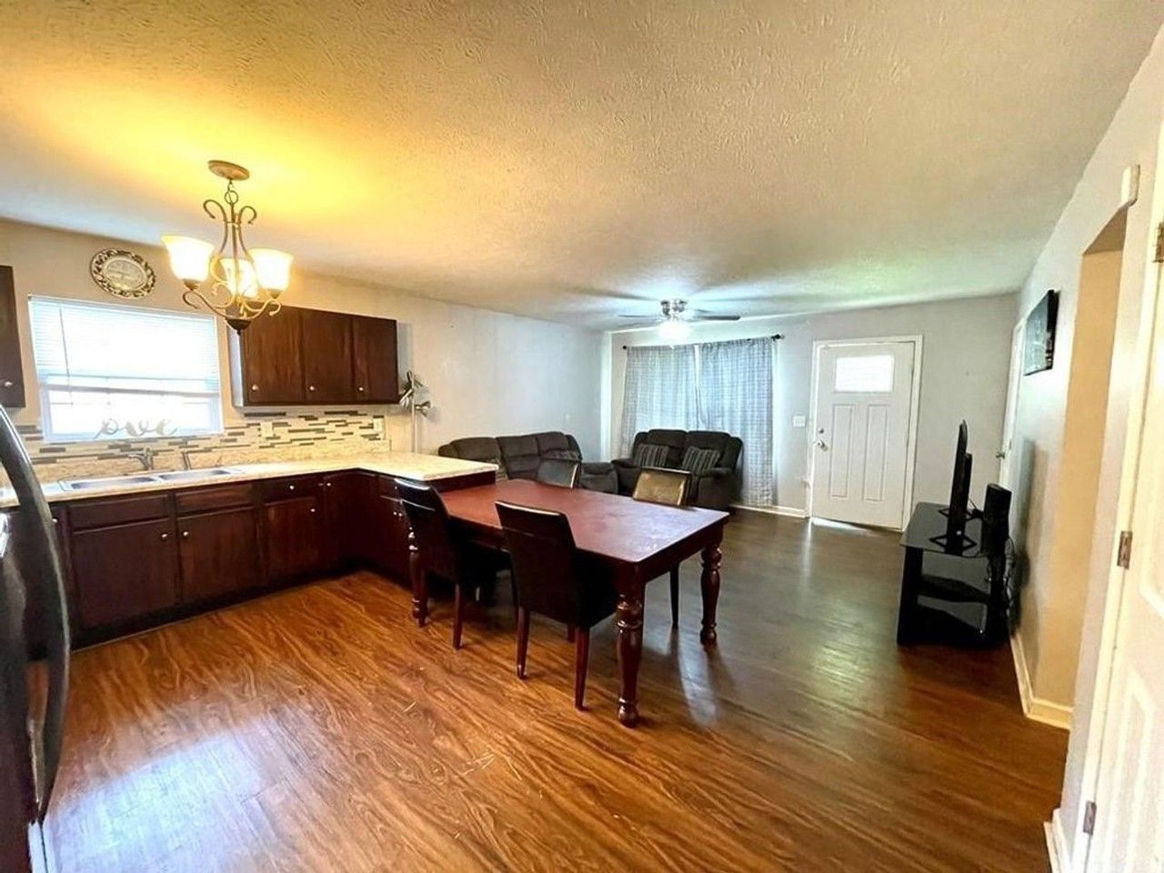 304 Fairview Ave - Photo 4 of 8